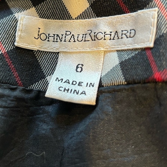 Bag148. Sz 6, length 25, black red and white plaid skirt - Picture 2 of 3